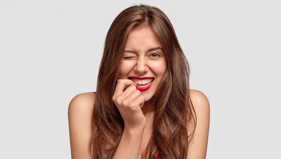 What is Hollywood Smile? How is Gummy Smile (Excessive Gum Visibility) Treated? — Nanodent Centre Turkey blog article