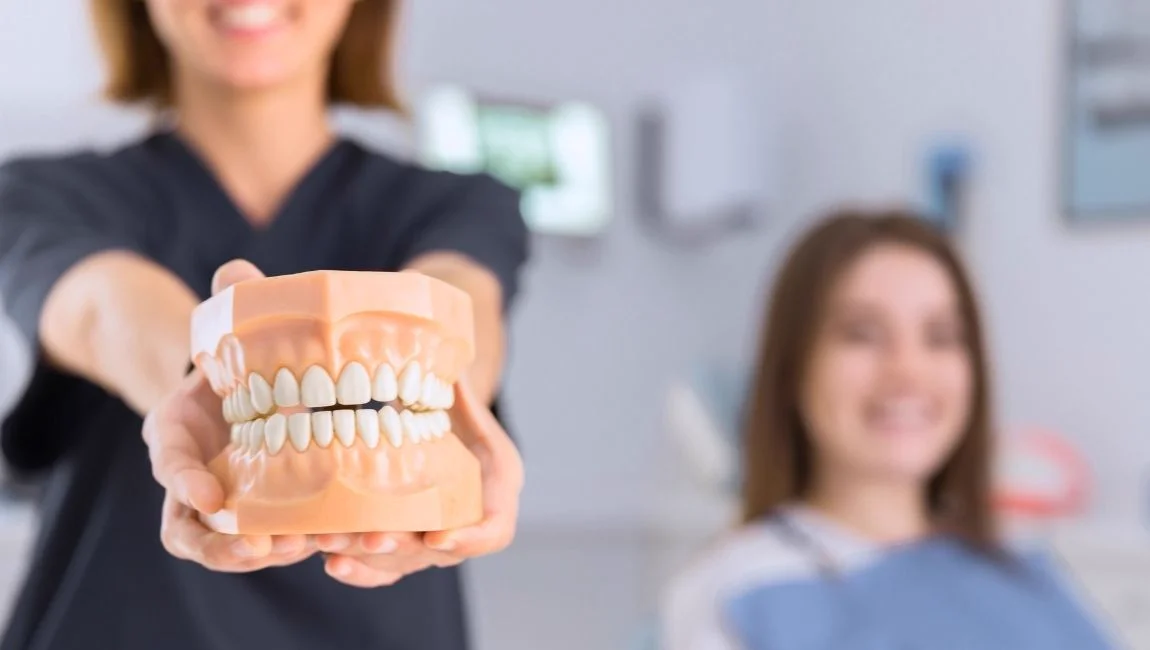 Implants dentaires bouche complète en Turquie: prix à Antalya